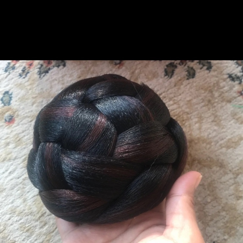 Hair extension/ bun